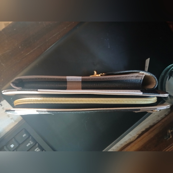 NEW WOMENS BROWN BLACK AND TAN WALLET BRAND UNKNOWN - Picture 2 of 4